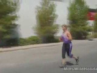 Krūtainas blondīne izpaužas fucked immediately afterwards a jog