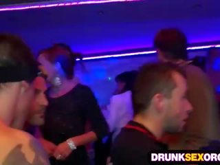Възбуден пиян пенис нещастници при на парти